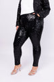 Modelo Victoria usa calça bordada luna na cor preta. Peça super confortável. Ideal para ir em festas ou em eventos especiais.