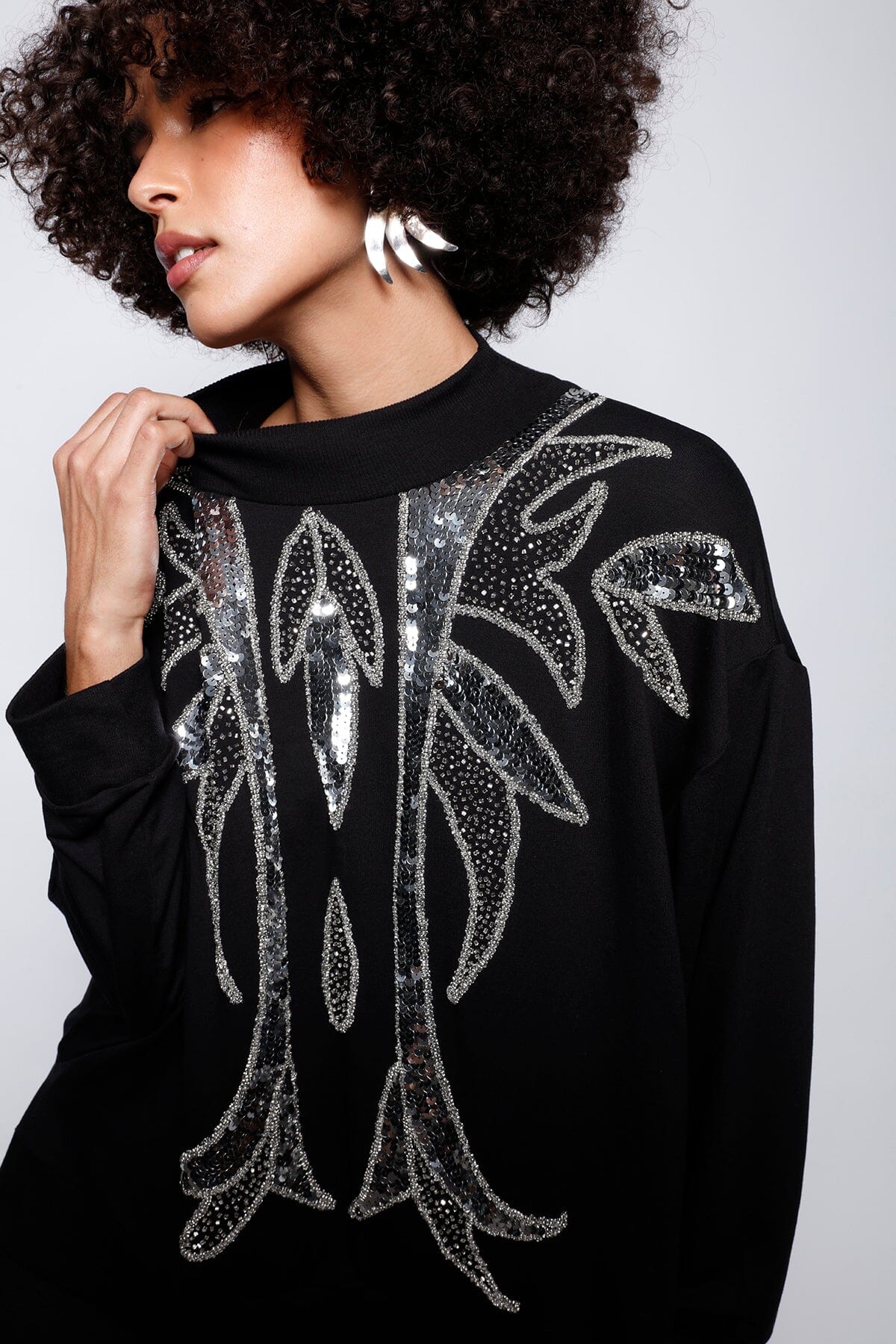Blusa Manga Longa Bordada Lily Preto Blusa Joulik 
