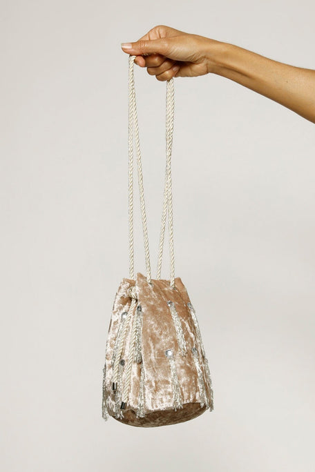 Bolsa Bordada Tassel - Bege SEM PREÇO E SKU (Cópia) Acessórios Joulik 