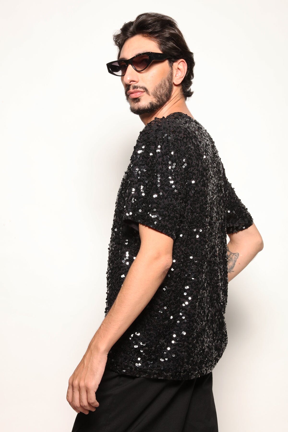 Camiseta Bordada Eris - Preto T-Shirt Joulik 