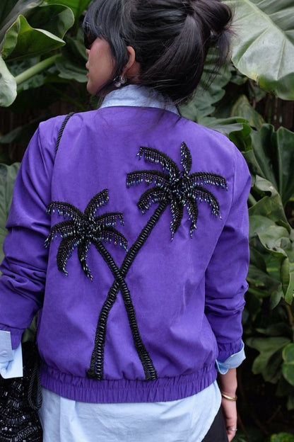 Jaqueta Bomber Bordada Coqueiros Roxo ( ENTRADA VERÃO ) Jaqueta Joulik 