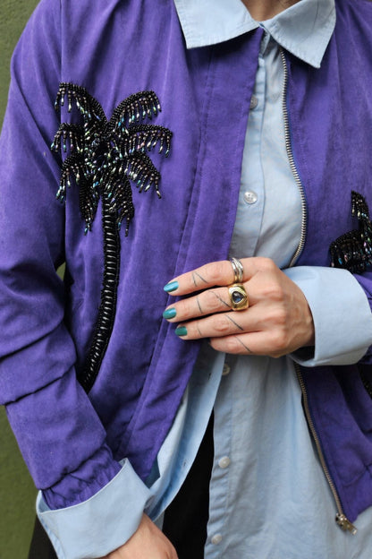 Jaqueta Bomber Bordada Coqueiros Roxo ( ENTRADA VERÃO ) Jaqueta Joulik 
