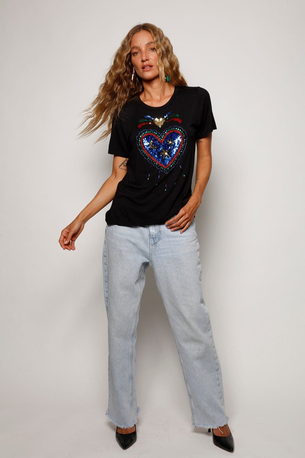 T-shirt Bordada Cora Preta