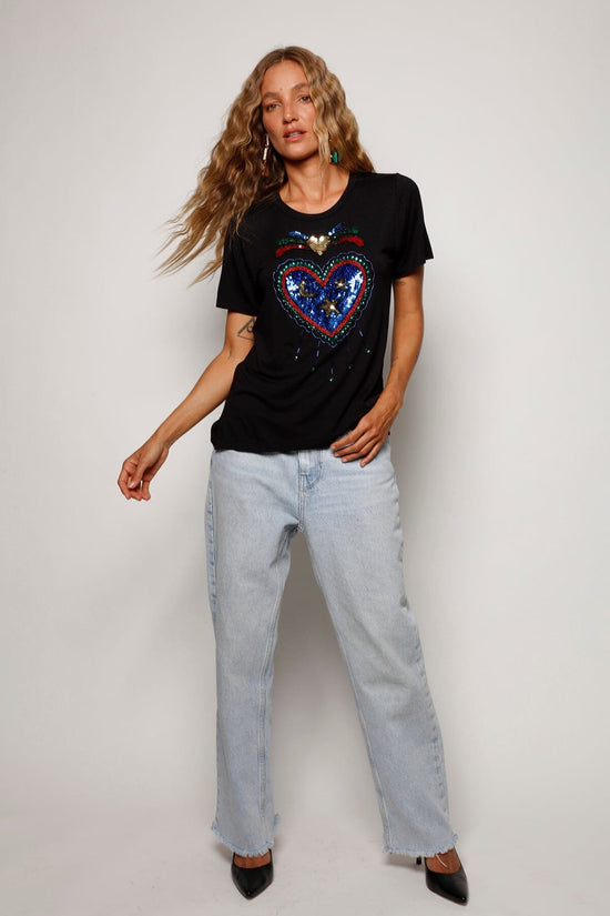 T-shirt Bordada Cora - Preto T-Shirt Joulik 