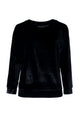 Manequim usa blusa de manga longa e decote redondo na cor preto produzida nacionalmente