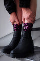 Meia joulik preto com bordado feito à mão no tornozelo em paetês na cor bordeaux acessório ideal para usar em festas