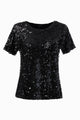 Foto em estilo Still da blusa bordada luna na cor preta. Ideal para usar com jeans, shorts, calça ou saia, para ir em festas.