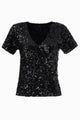Manequim usa camiseta com brilho bordado à mão com paetês na cor preto blusa para festa de lantejoulas handmade black