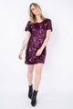 Modelo veste vestido bordado handmade joulik feito à mão com paetês salpicados bordeaux brilho ideal para festas e shows